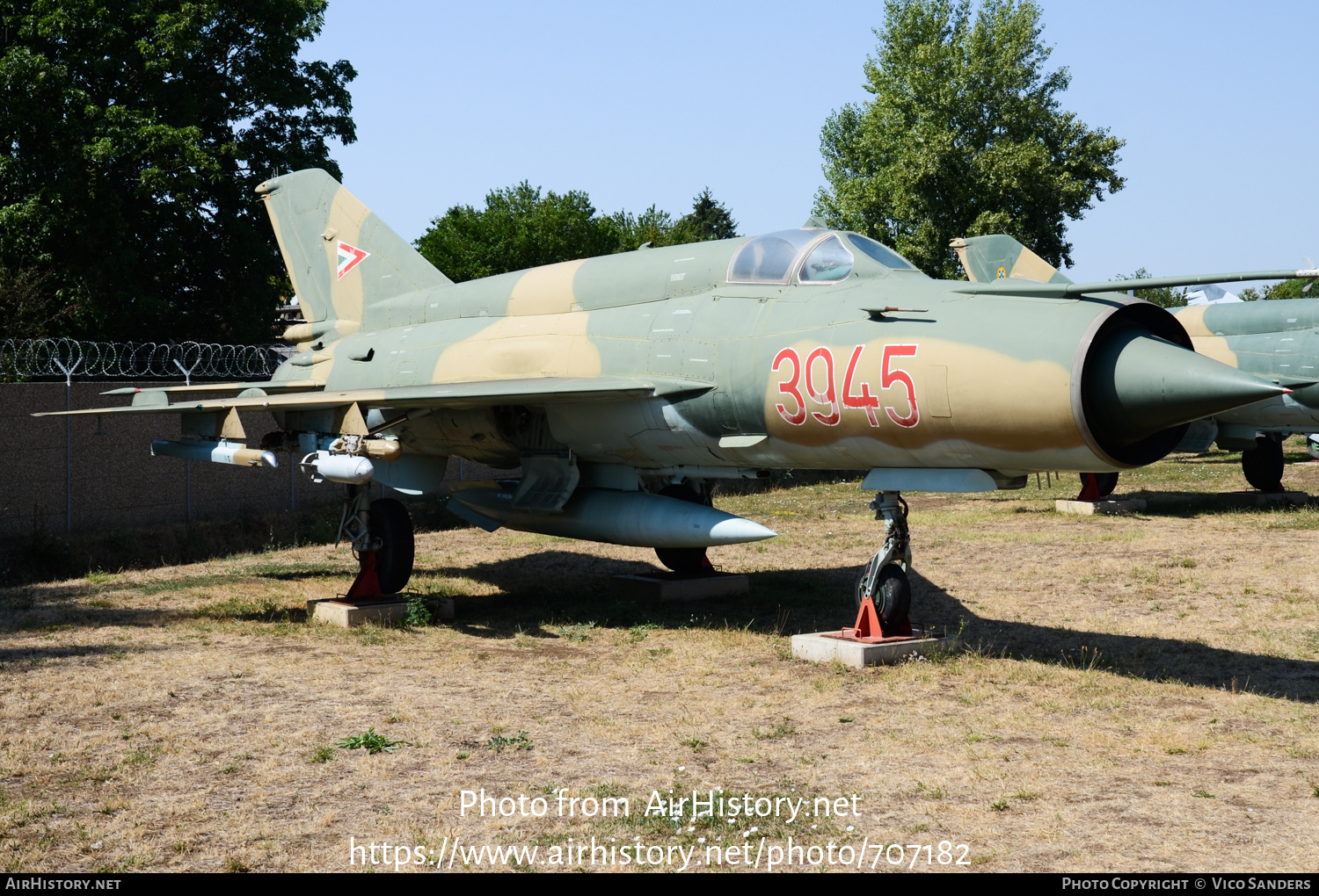 Aircraft Photo of 3945 | Mikoyan-Gurevich MiG-21bis | Hungary - Air Force | AirHistory.net #707182