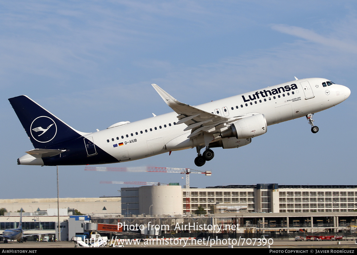 Aircraft Photo of D-AIUB | Airbus A320-214 | Lufthansa | AirHistory.net #707390