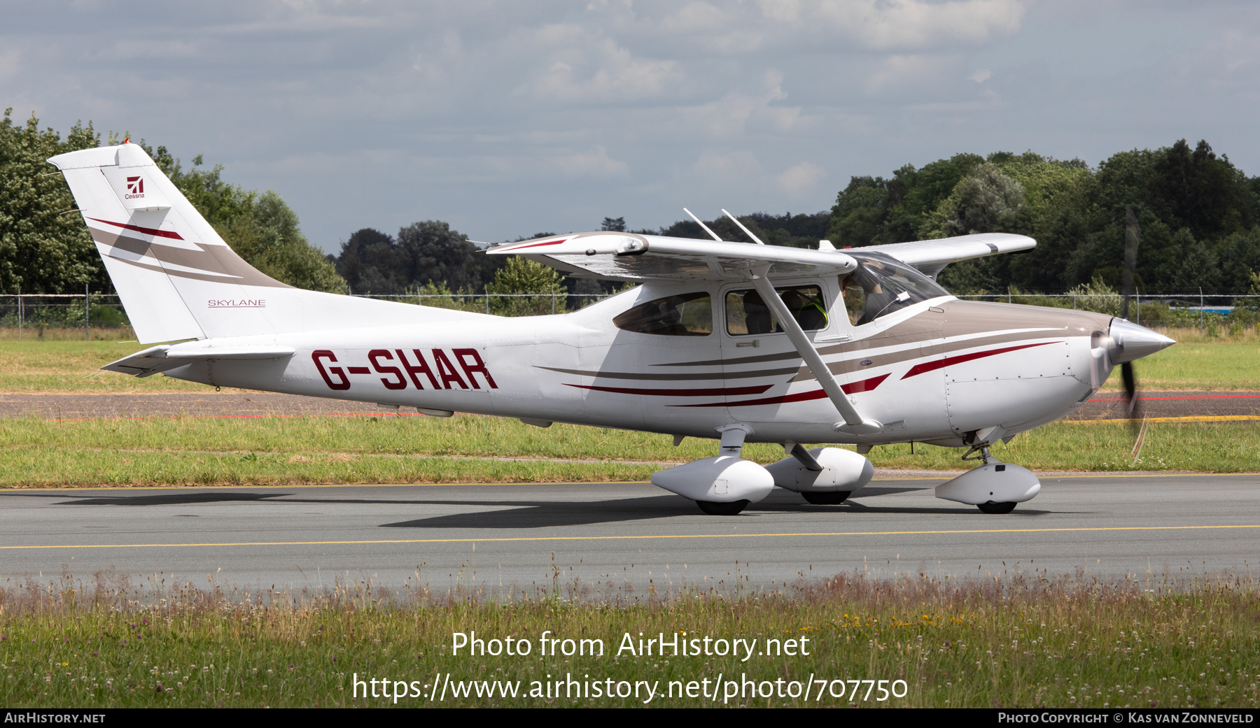 Aircraft Photo of G-SHAR | Cessna 182T Skylane | AirHistory.net #707750