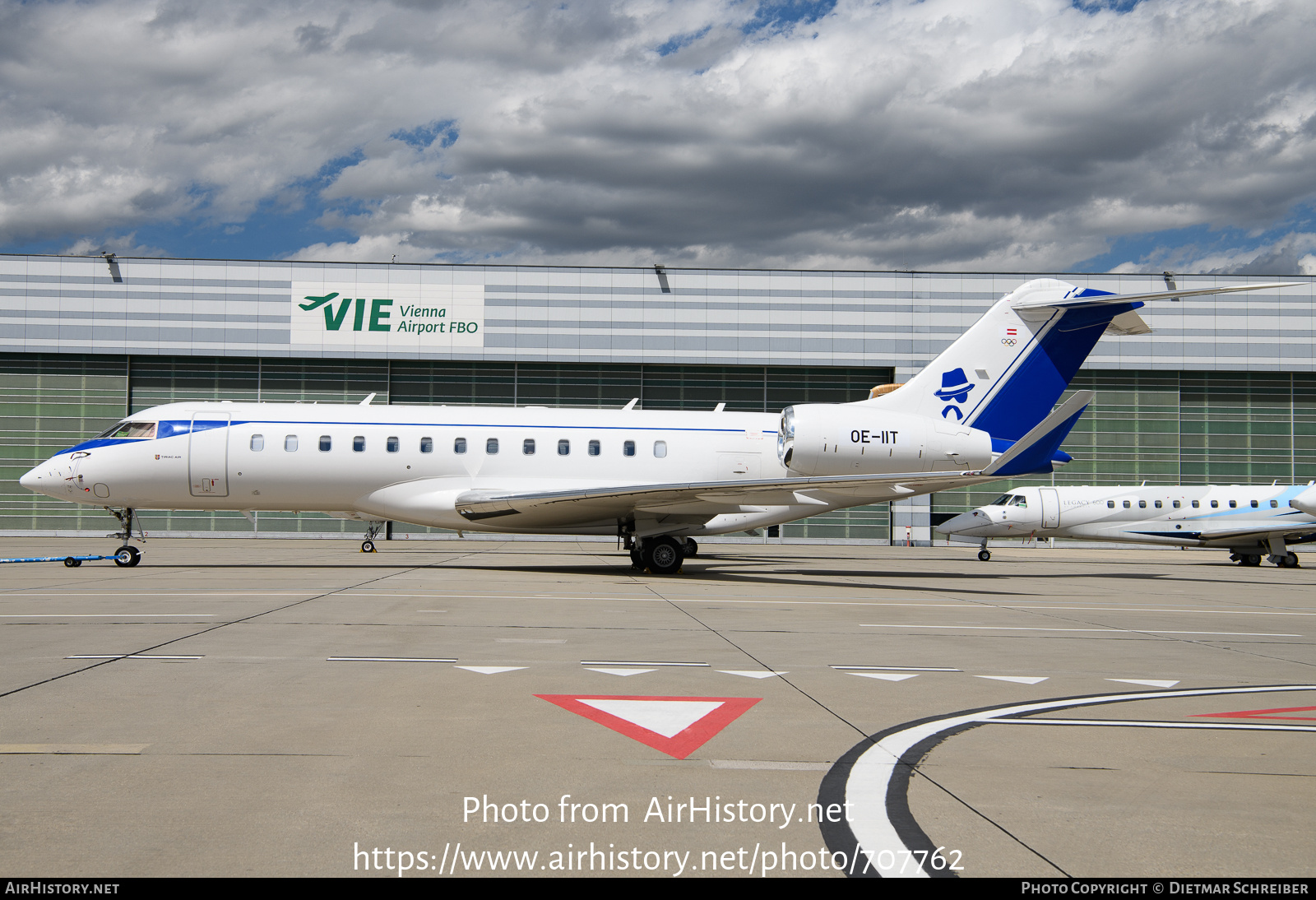 Aircraft Photo of OE-IIT | Bombardier Global 6000 (BD-700-1A10) | AirHistory.net #707762