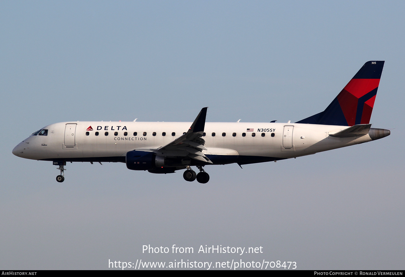 Aircraft Photo of N305SY | Embraer 175LR (ERJ-170-200LR) | Delta Connection | AirHistory.net #708473