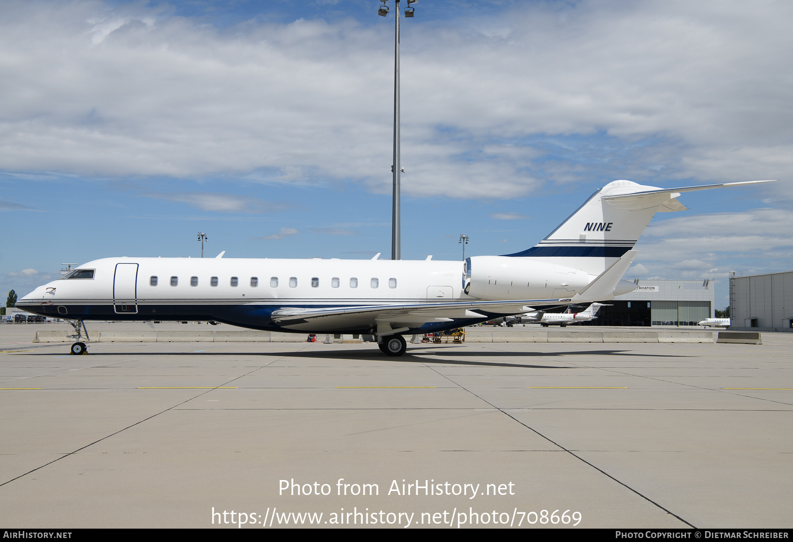 Aircraft Photo of N1NE | Bombardier Global Express XRS (BD-700-1A10) | AirHistory.net #708669