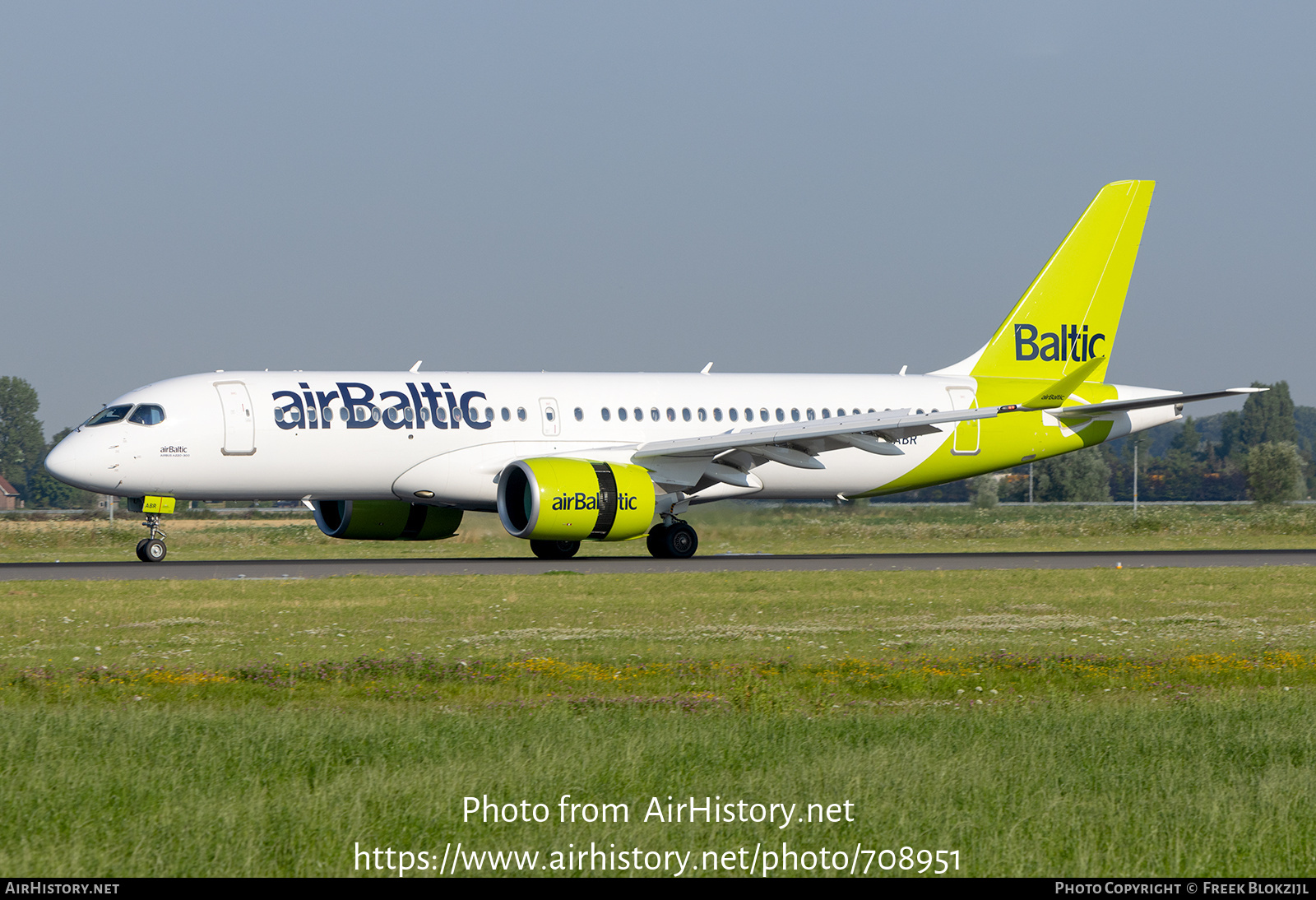 Aircraft Photo of YL-ABR | Airbus A220-371 (BD-500-1A11) | AirBaltic | AirHistory.net #708951