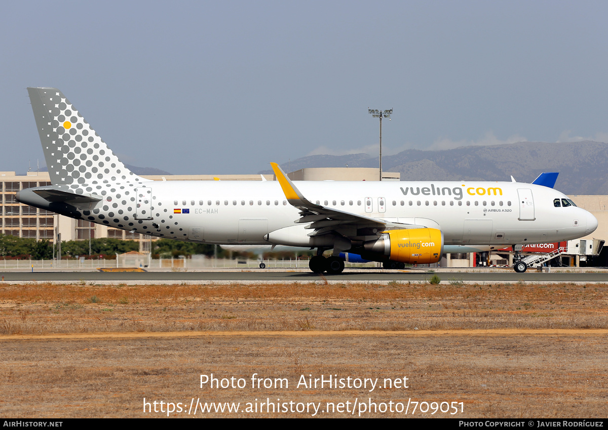 Aircraft Photo of EC-MAH | Airbus A320-214 | Vueling Airlines | AirHistory.net #709051