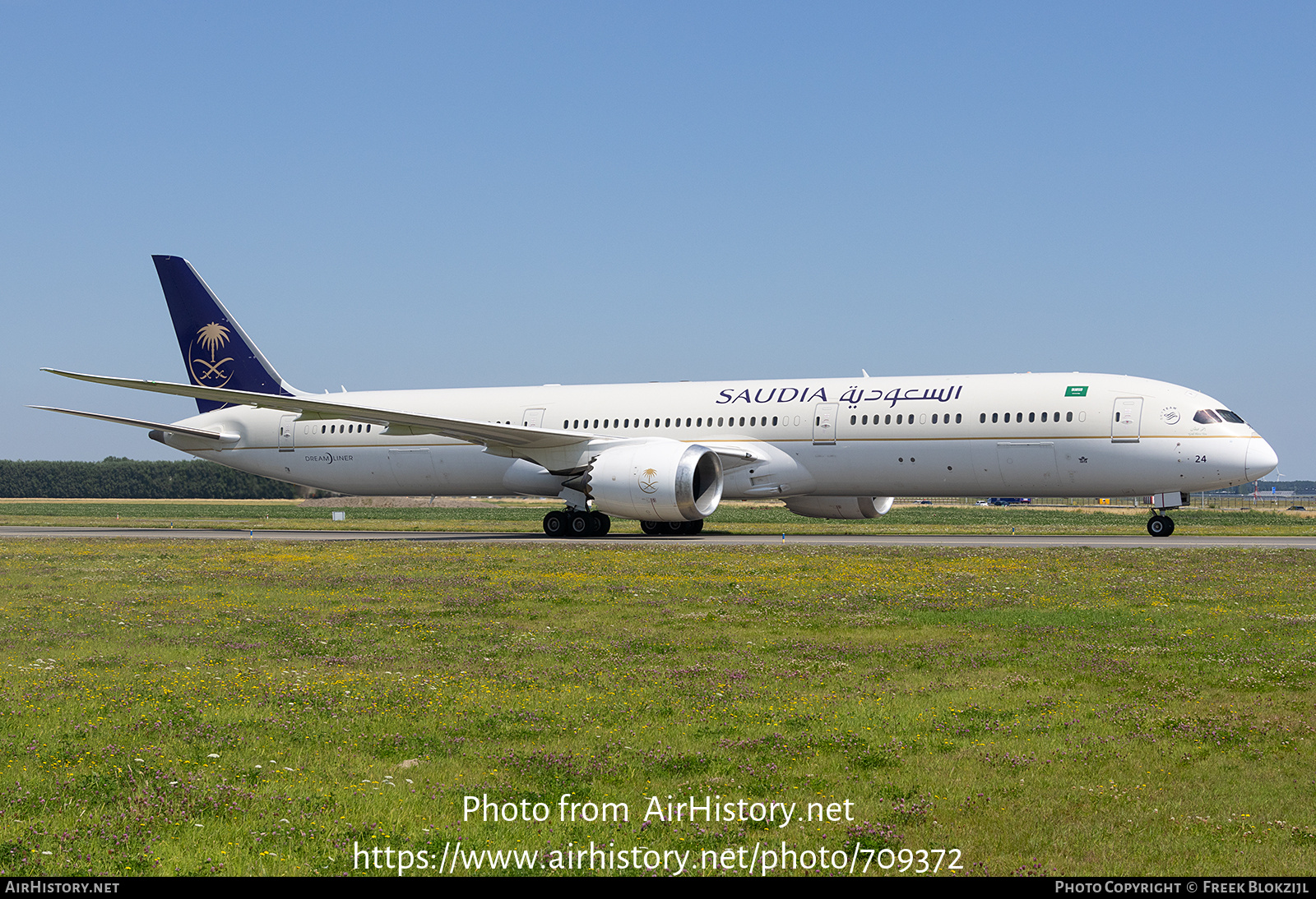 Aircraft Photo of HZ-AR24 | Boeing 787-10 Dreamliner | Saudia - Saudi Arabian Airlines | AirHistory.net #709372