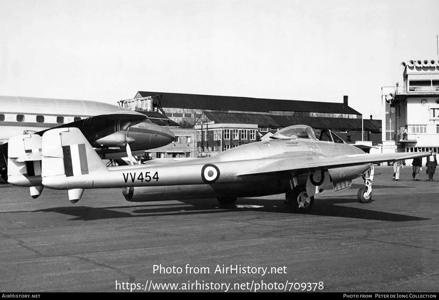 Aircraft Photo of VV454 | De Havilland D.H. 100 Vampire FB5 | UK - Air Force | AirHistory.net #709378