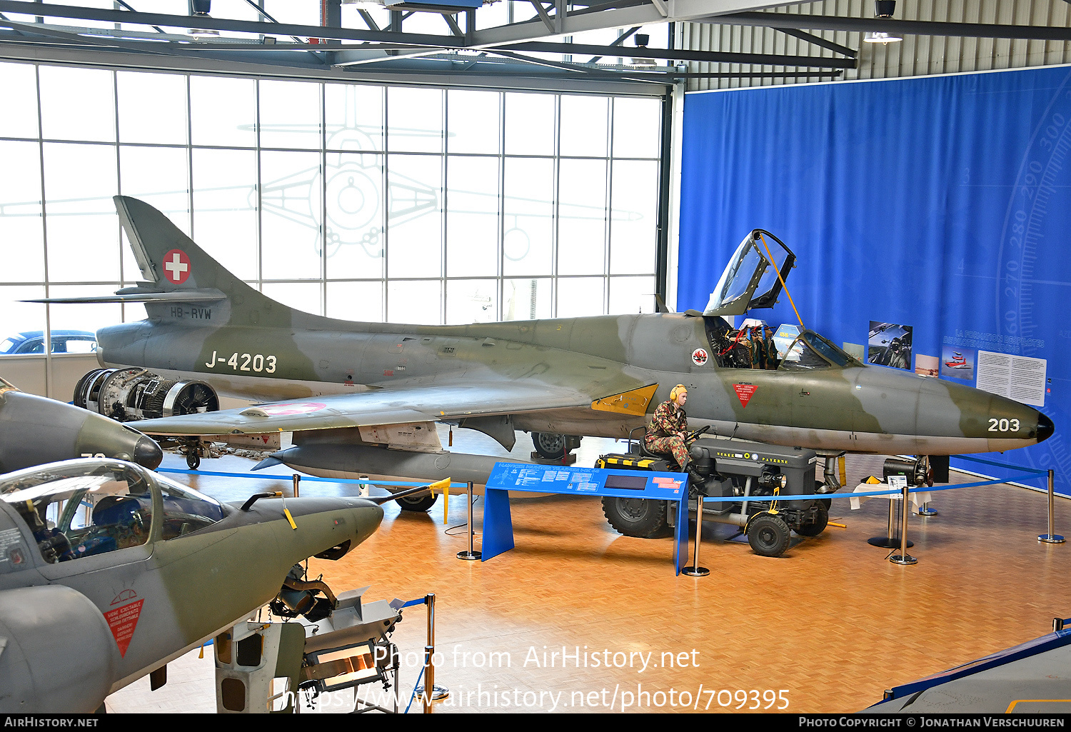 Aircraft Photo of J-4203 / HB-RVW | Hawker Hunter T68 | Switzerland - Air Force | AirHistory.net #709395