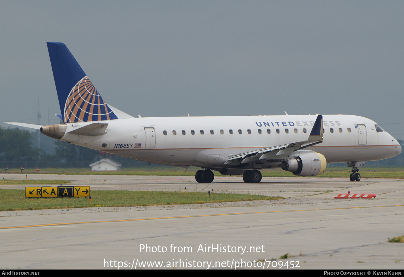 Aircraft Photo of N166SY | Embraer 175LR (ERJ-170-200LR) | United Express | AirHistory.net #709452