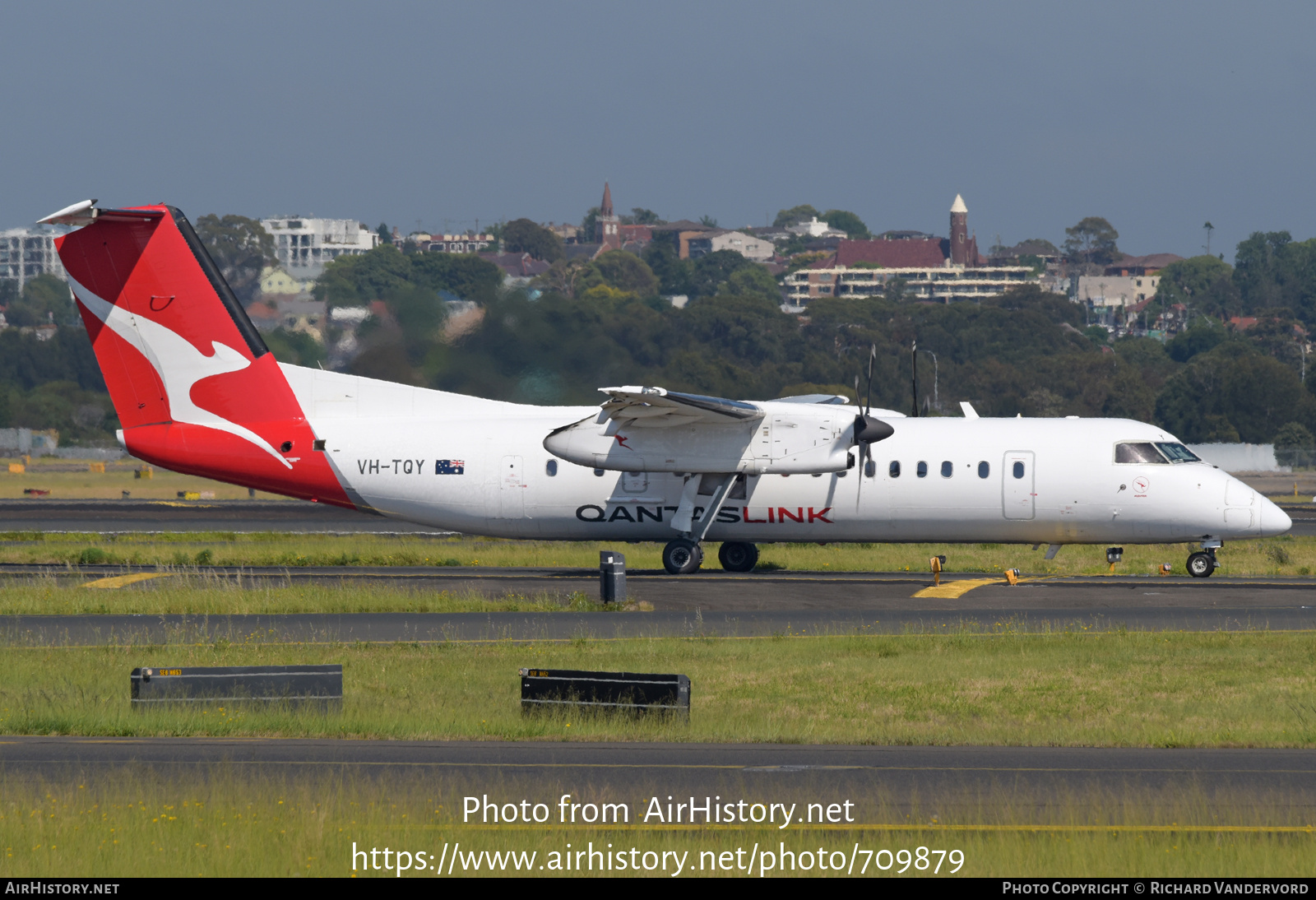 Aircraft Photo of VH-TQY | Bombardier DHC-8-315Q Dash 8 | QantasLink | AirHistory.net #709879