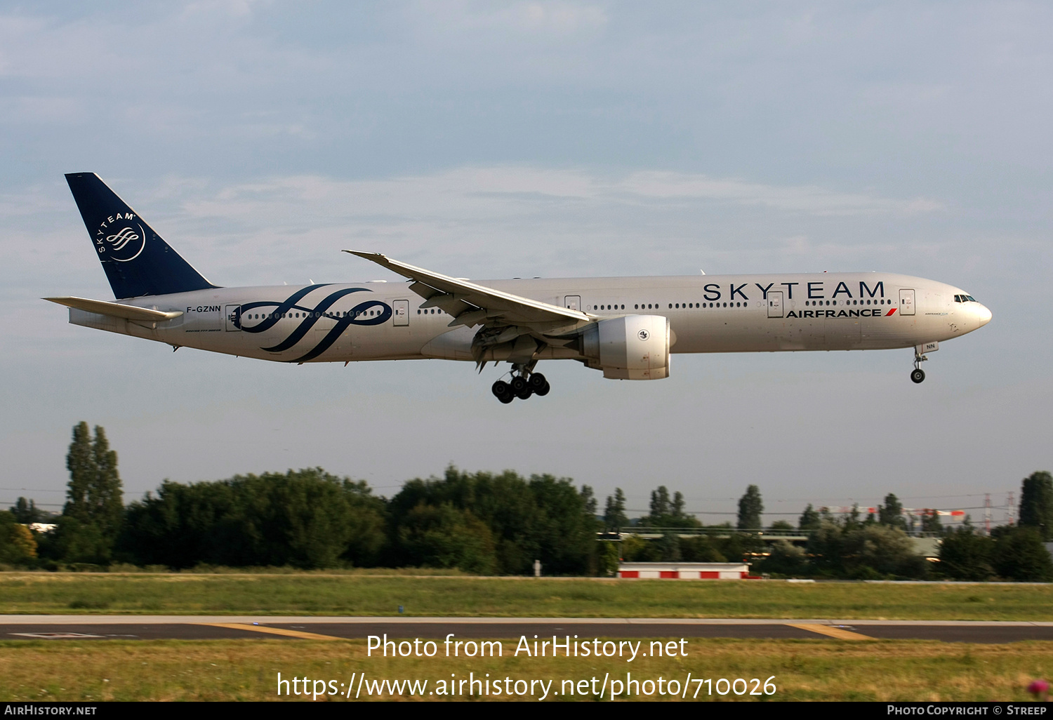 Aircraft Photo of F-GZNN | Boeing 777-328/ER | Air France | AirHistory.net #710026