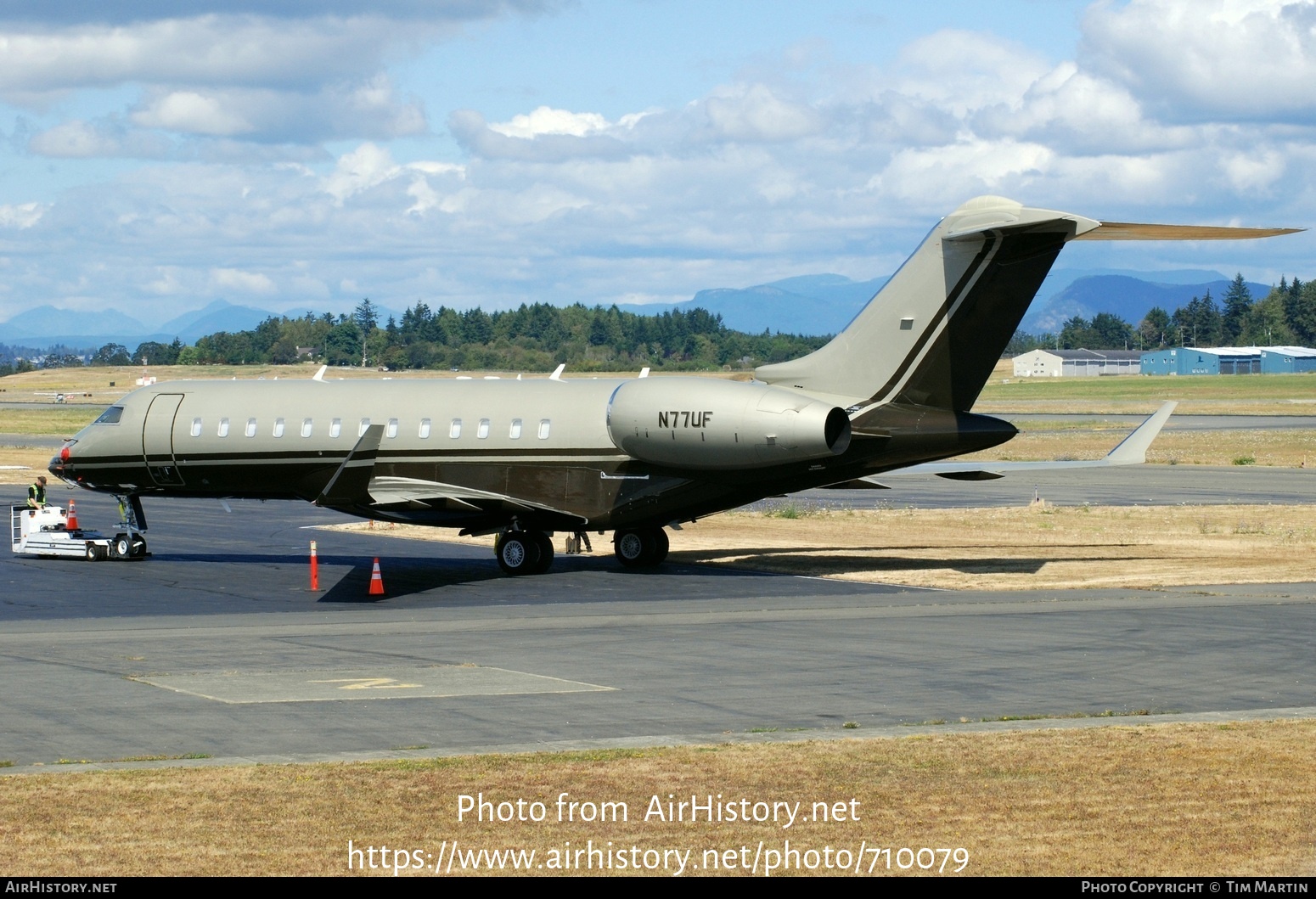 Aircraft Photo of N77UF | Bombardier Global Express (BD-700-1A10 ...