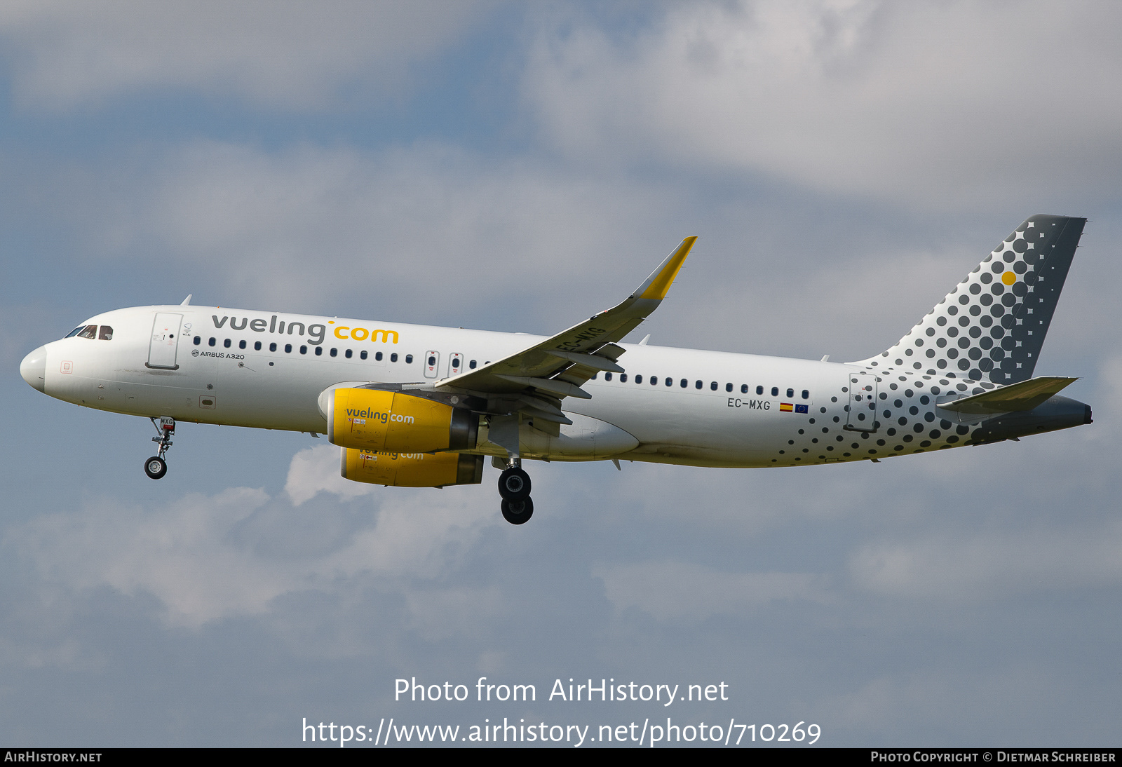 Aircraft Photo of EC-MXG | Airbus A320-232 | Vueling Airlines | AirHistory.net #710269