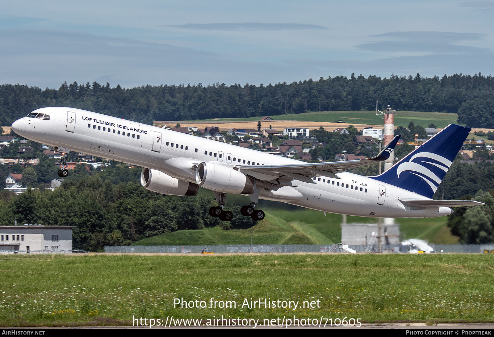 Aircraft Photo of TF-LLW | Boeing 757-223 | Loftleidir Icelandic | AirHistory.net #710605