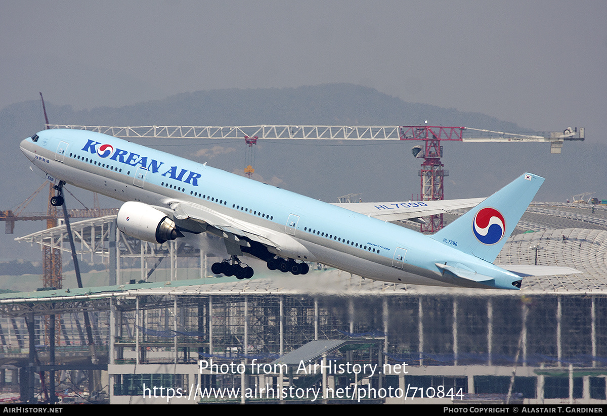 Aircraft Photo of HL7598 | Boeing 777-2B5/ER | Korean Air | AirHistory.net #710844