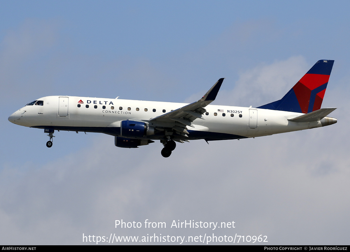 Aircraft Photo of N302SY | Embraer 175LL (ERJ-170-200LL) | Delta Connection | AirHistory.net #710962