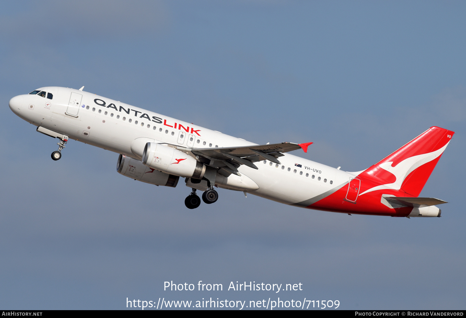 Aircraft Photo of VH-UVO | Airbus A320-232 | QantasLink | AirHistory.net #711509