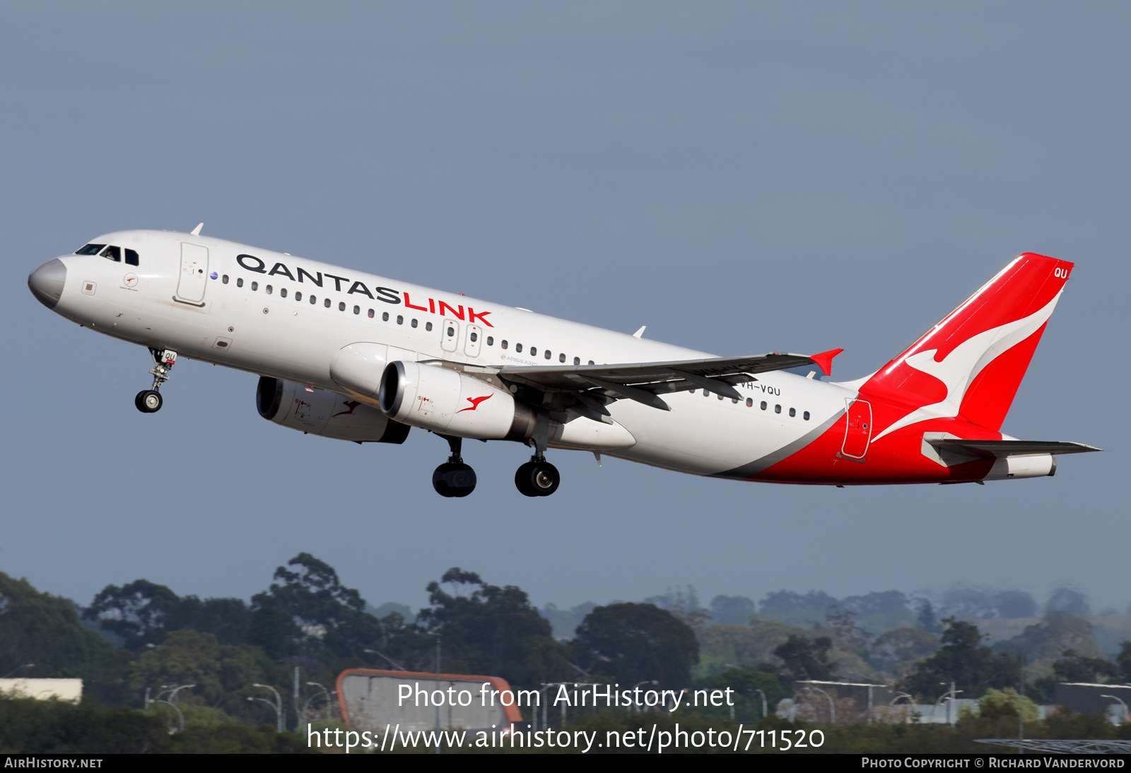 Aircraft Photo of VH-VQU | Airbus A320-232 | QantasLink | AirHistory.net #711520