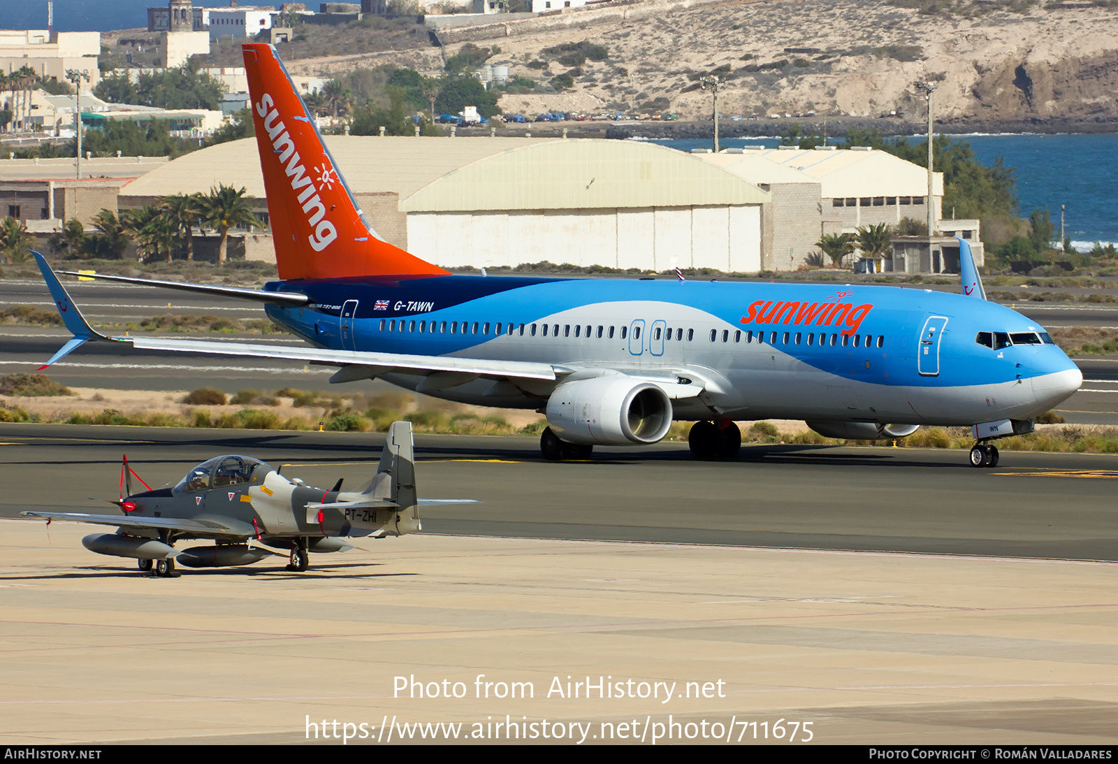 Aircraft Photo of G-TAWN | Boeing 737-8K5 | Sunwing Airlines | AirHistory.net #711675