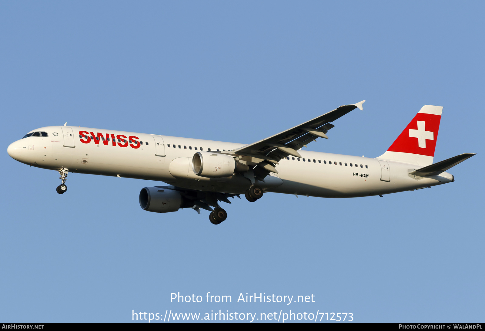 Aircraft Photo of HB-IOM | Airbus A321-212 | Swiss International Air Lines | AirHistory.net #712573