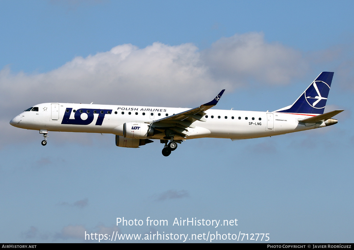 Aircraft Photo of SP-LNG | Embraer 195AR (ERJ-190-200IGW) | LOT Polish Airlines - Polskie Linie Lotnicze | AirHistory.net #712775