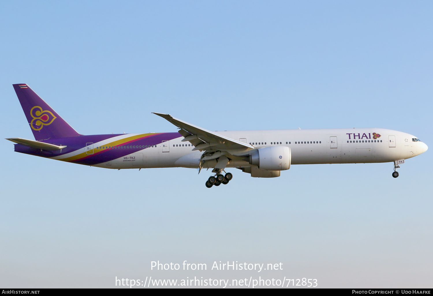 Aircraft Photo of HS-TKZ | Boeing 777-3D7/ER | Thai Airways International | AirHistory.net #712853