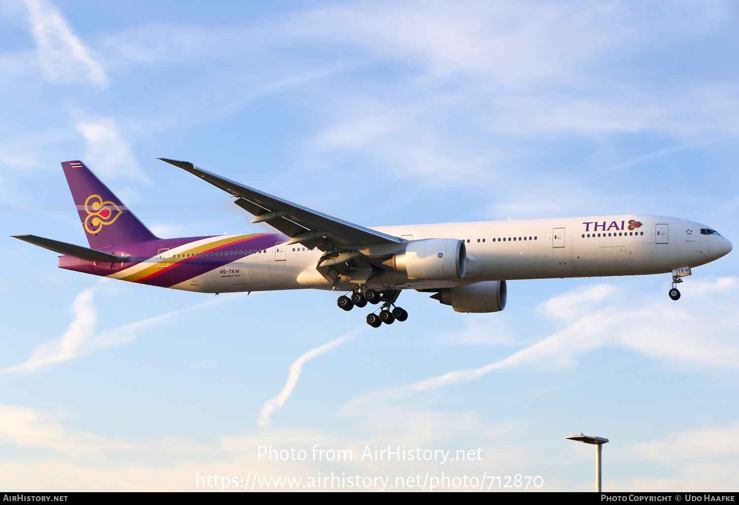 Aircraft Photo of HS-TKW | Boeing 777-3D7/ER | Thai Airways International | AirHistory.net #712870