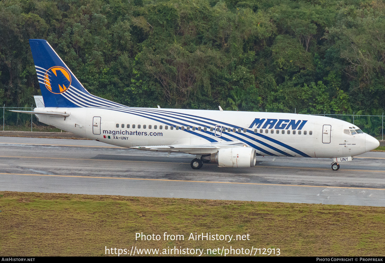 Aircraft Photo of XA-UNY | Boeing 737-322 | Magnicharters | AirHistory.net #712913