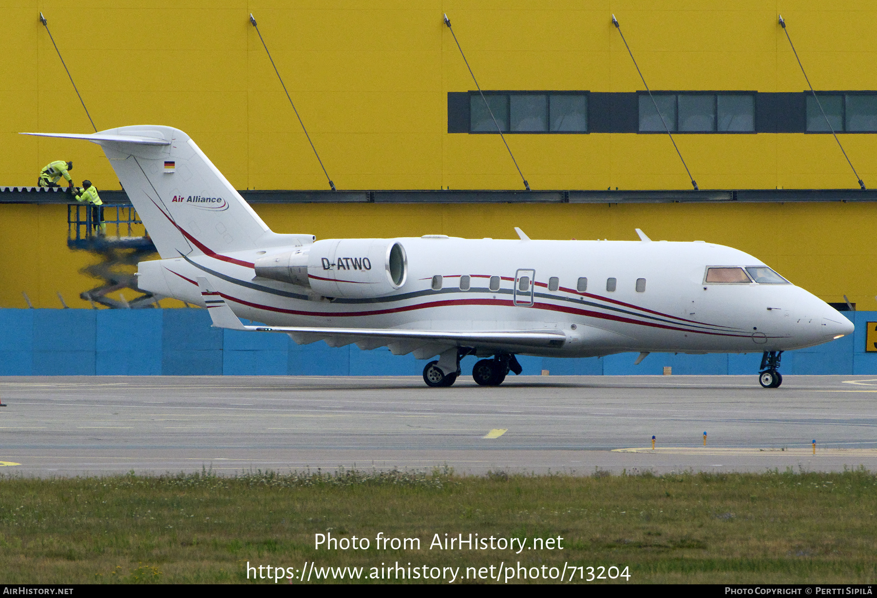 Aircraft Photo of D-ATWO | Bombardier Challenger 604 (CL-600-2B16) | Air Alliance | AirHistory.net #713204