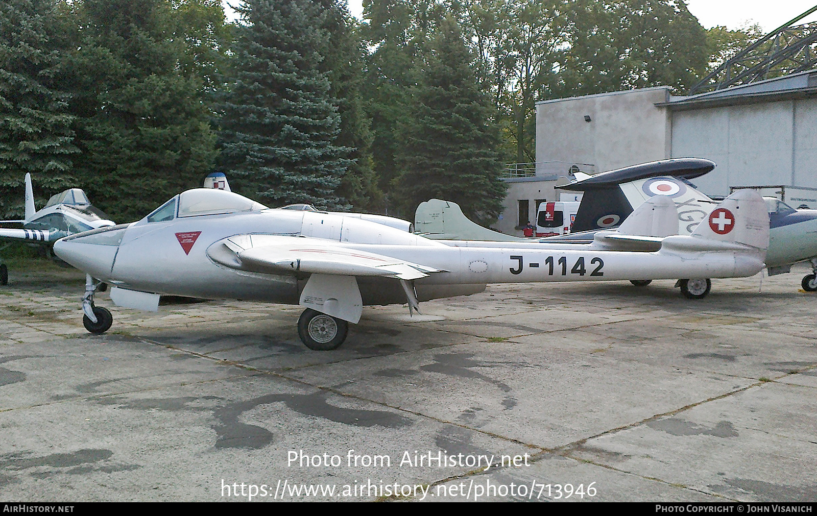 Aircraft Photo of J-1142 | De Havilland D.H. 100 Vampire FB6 | Switzerland - Air Force | AirHistory.net #713946