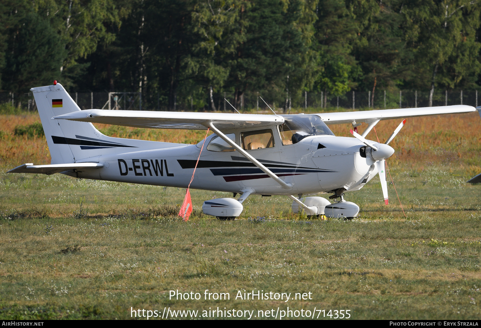 Aircraft Photo of D-ERWL | Cessna 172N Skyhawk II | AirHistory.net #714355