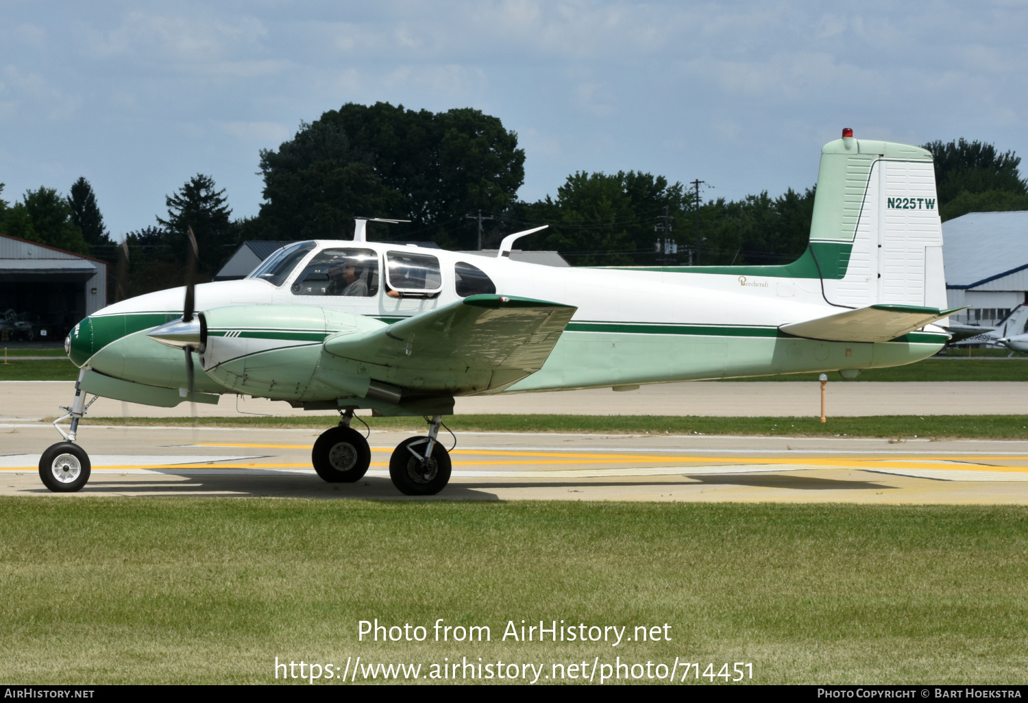 Aircraft Photo of N225TW | Beech D50B Twin Bonanza | AirHistory.net #714451