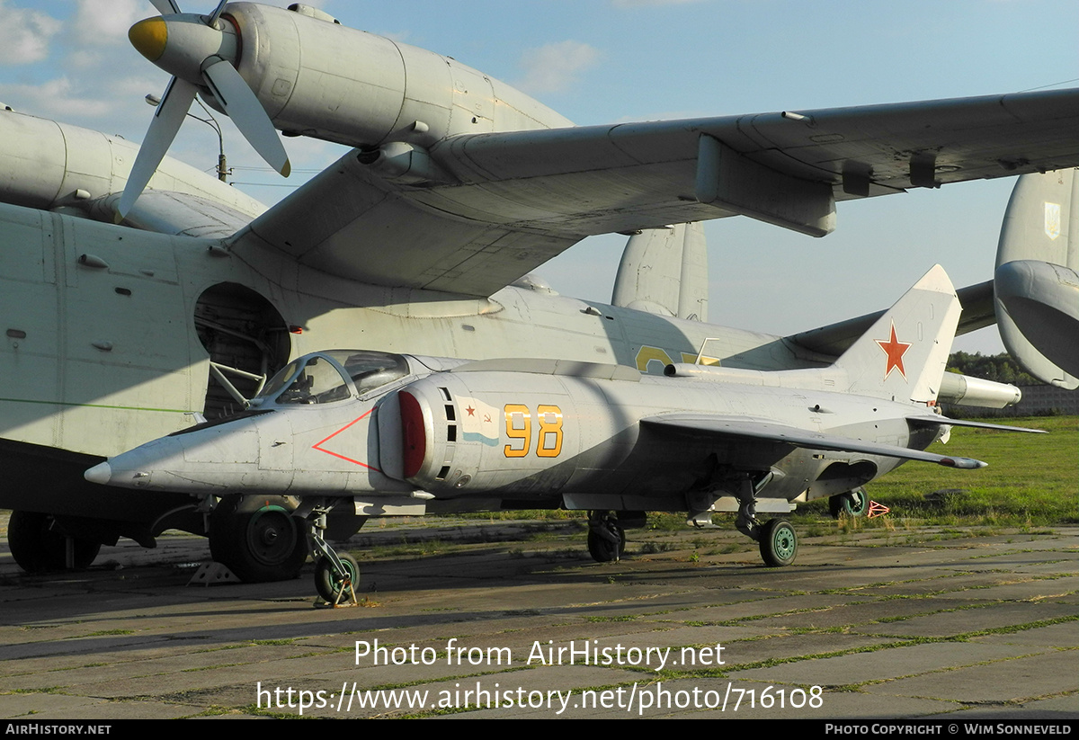 Aircraft Photo of 98 yellow | Yakovlev Yak-38 | Soviet Union - Navy | AirHistory.net #716108