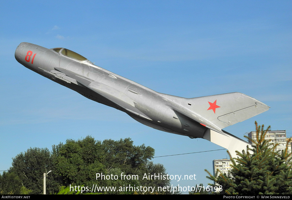 Aircraft Photo of 81 red | Mikoyan-Gurevich MiG-19PM | Soviet Union - Air Force | AirHistory.net #716198