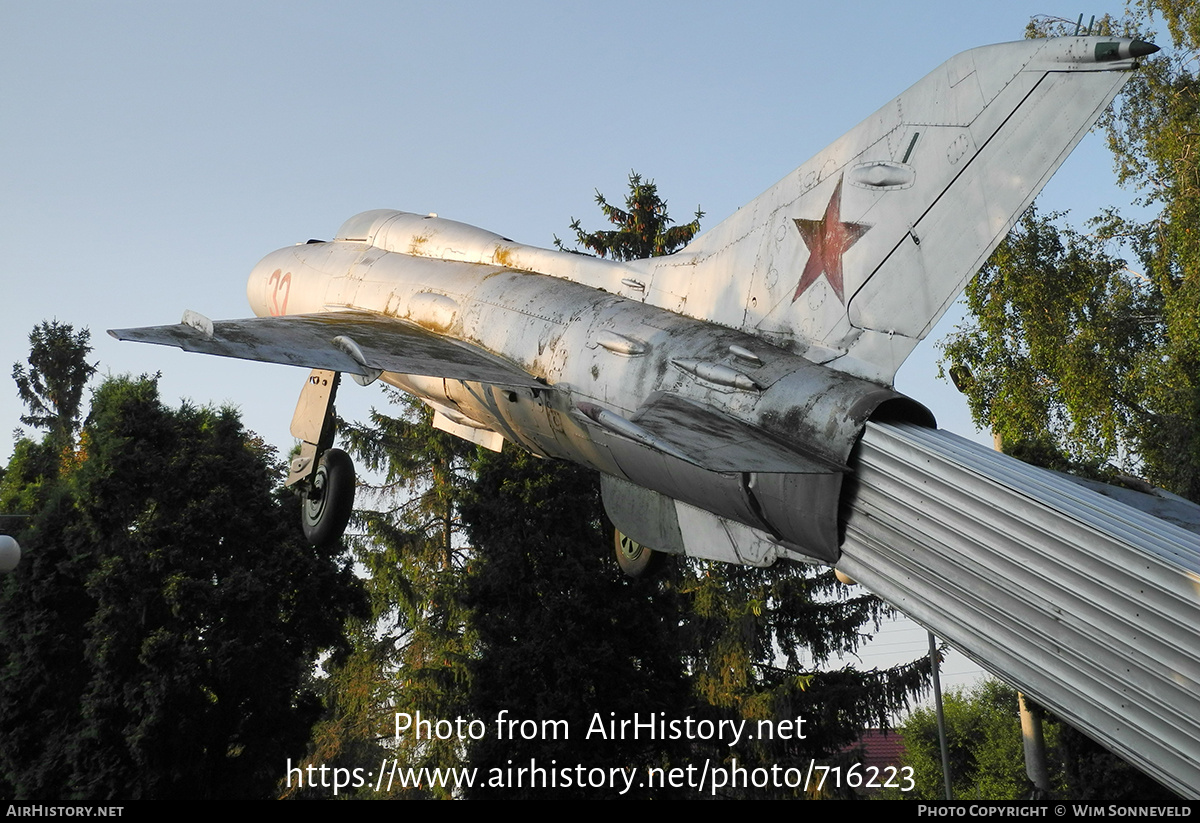 Aircraft Photo of 32 red | Mikoyan-Gurevich MiG-21PF | Soviet Union - Air Force | AirHistory.net #716223