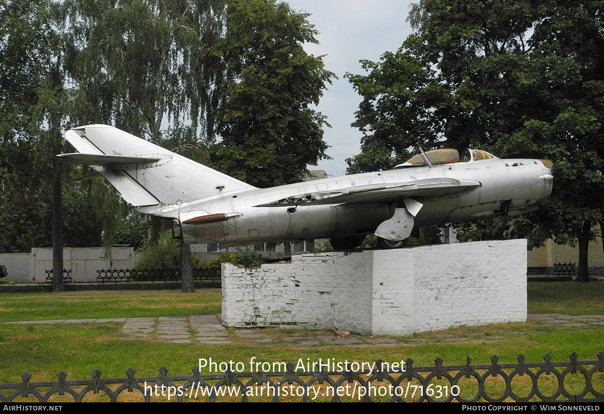 Aircraft Photo of 04 | Mikoyan-Gurevich MiG-17PF | Soviet Union - Air Force | AirHistory.net #716310