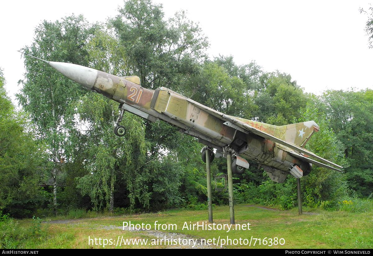 Aircraft Photo of 21 red | Mikoyan-Gurevich MiG-23 | Soviet Union - Air Force | AirHistory.net #716380