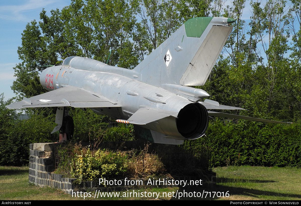 Aircraft Photo of 829 | Mikoyan-Gurevich MiG-21SPS | East Germany - Air Force | AirHistory.net #717016