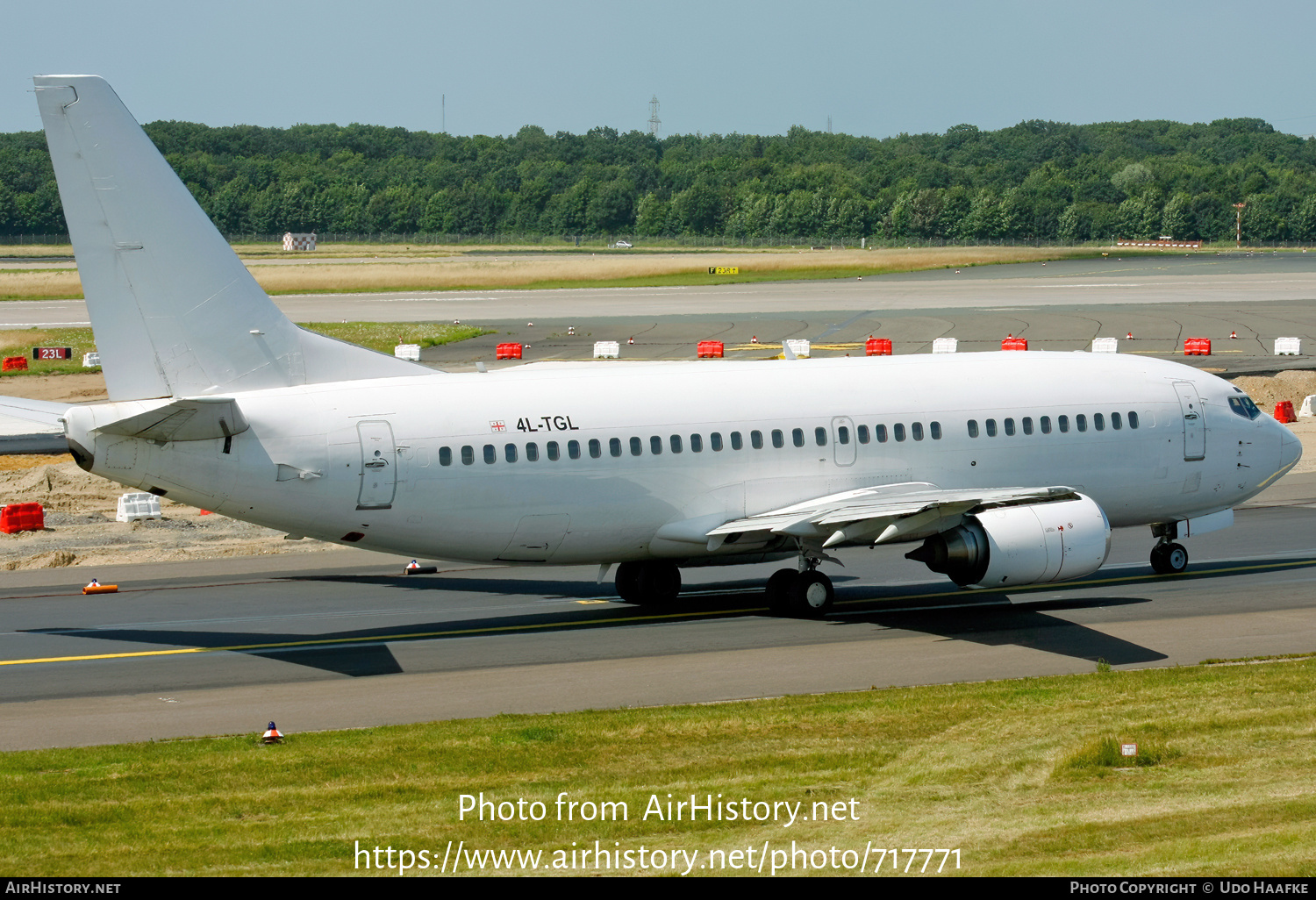 Aircraft Photo of 4L-TGL | Boeing 737-3B7 | AirHistory.net #717771