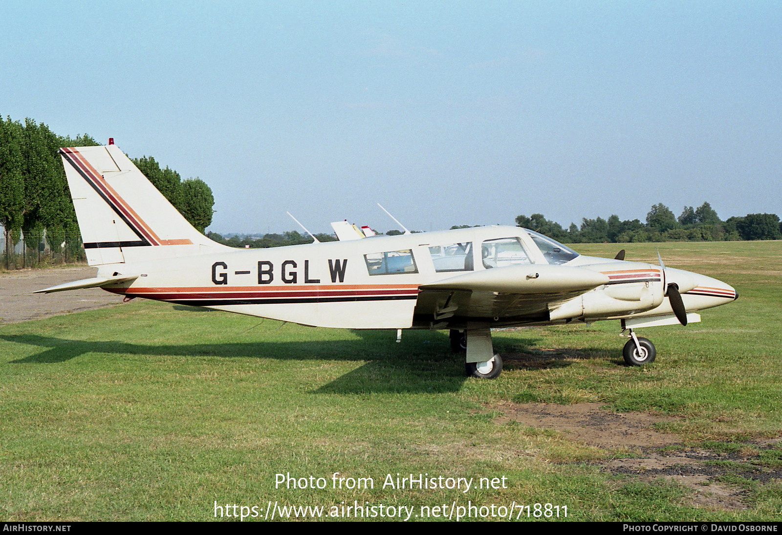 Aircraft Photo of G-BGLW | Piper PA-34-200 Seneca | AirHistory.net #718811