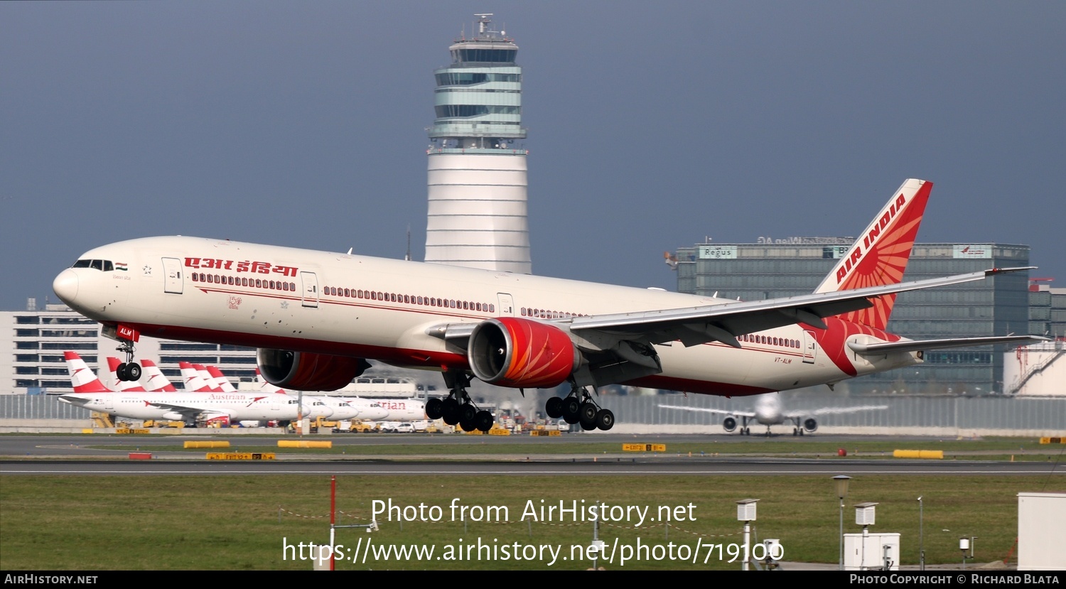 Aircraft Photo of VT-ALM | Boeing 777-337/ER | Air India | AirHistory.net #719100