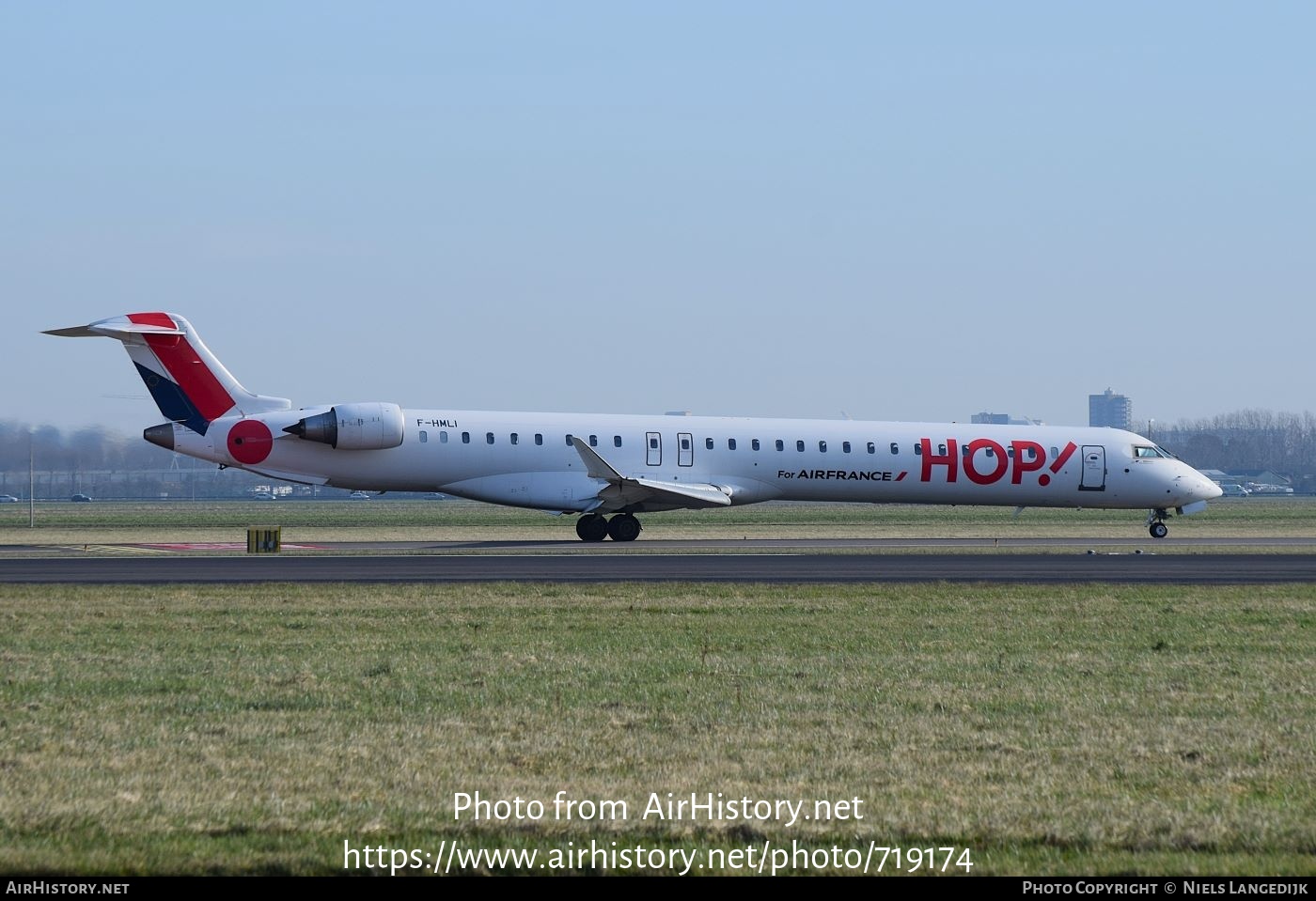 Aircraft Photo of F-HMLI | Bombardier CRJ-1000EL NG (CL-600-2E25) | Hop! | AirHistory.net #719174