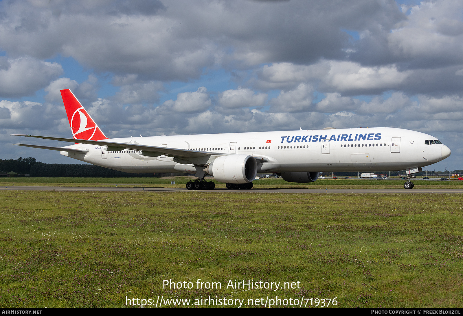 Aircraft Photo of TC-LJI | Boeing 777-3F2/ER | Turkish Airlines | AirHistory.net #719376