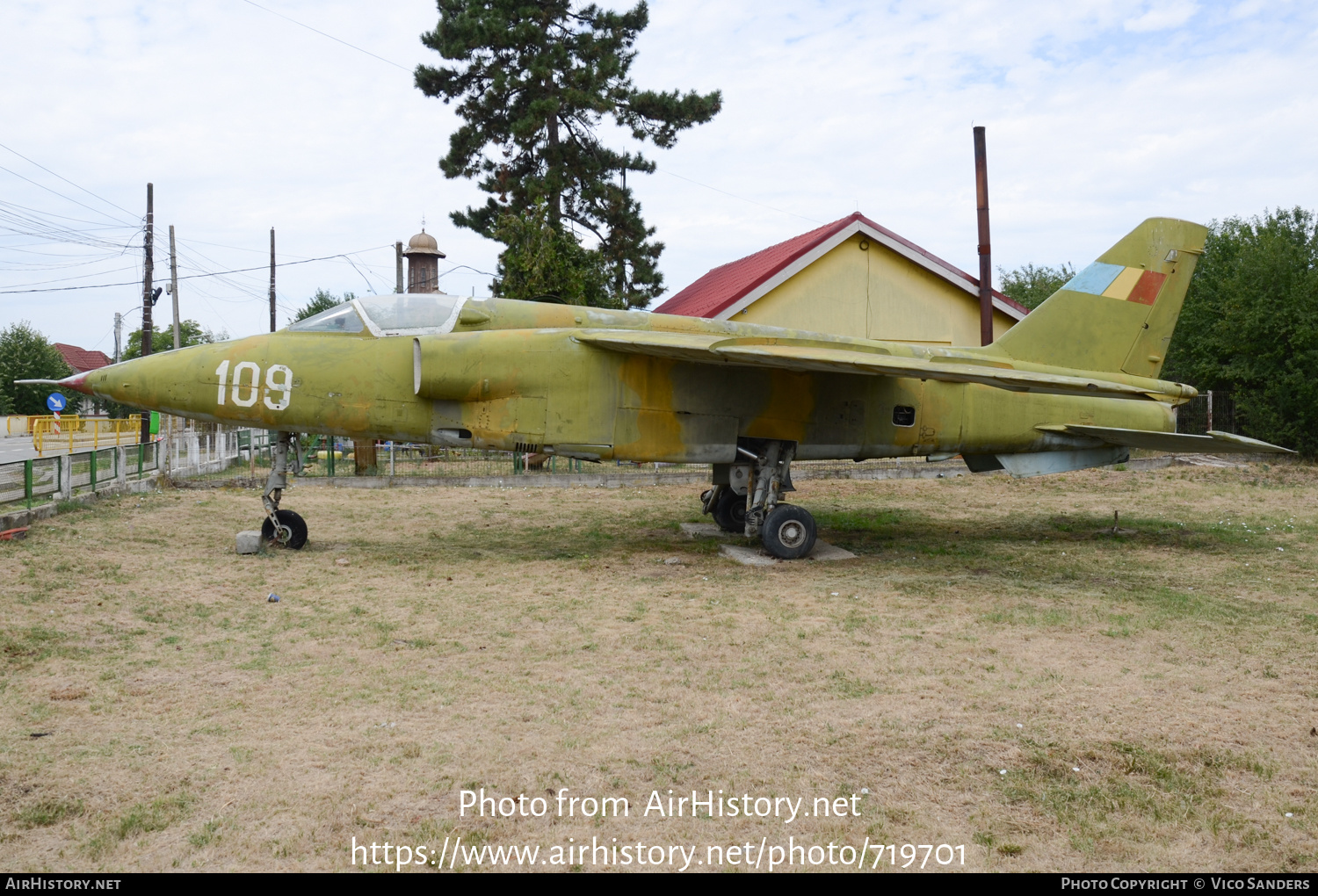 Aircraft Photo of 109 | Craiova IAR-93A Vultur | Romania - Air Force | AirHistory.net #719701