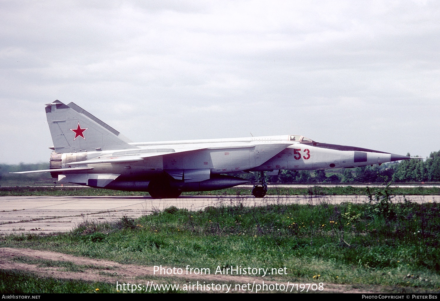 Aircraft Photo of 53 red | Mikoyan-Gurevich MiG-25RB | Soviet Union - Air Force | AirHistory.net #719708