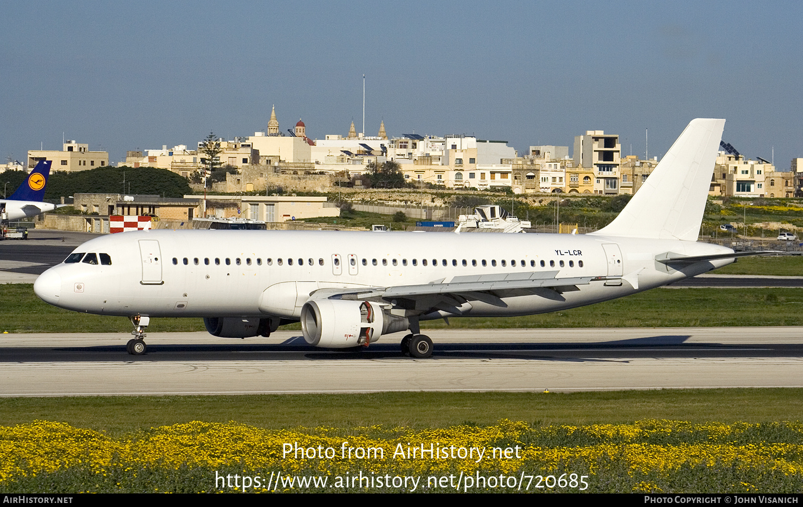 Aircraft Photo of YL-LCR | Airbus A320-214 | AirHistory.net #720685