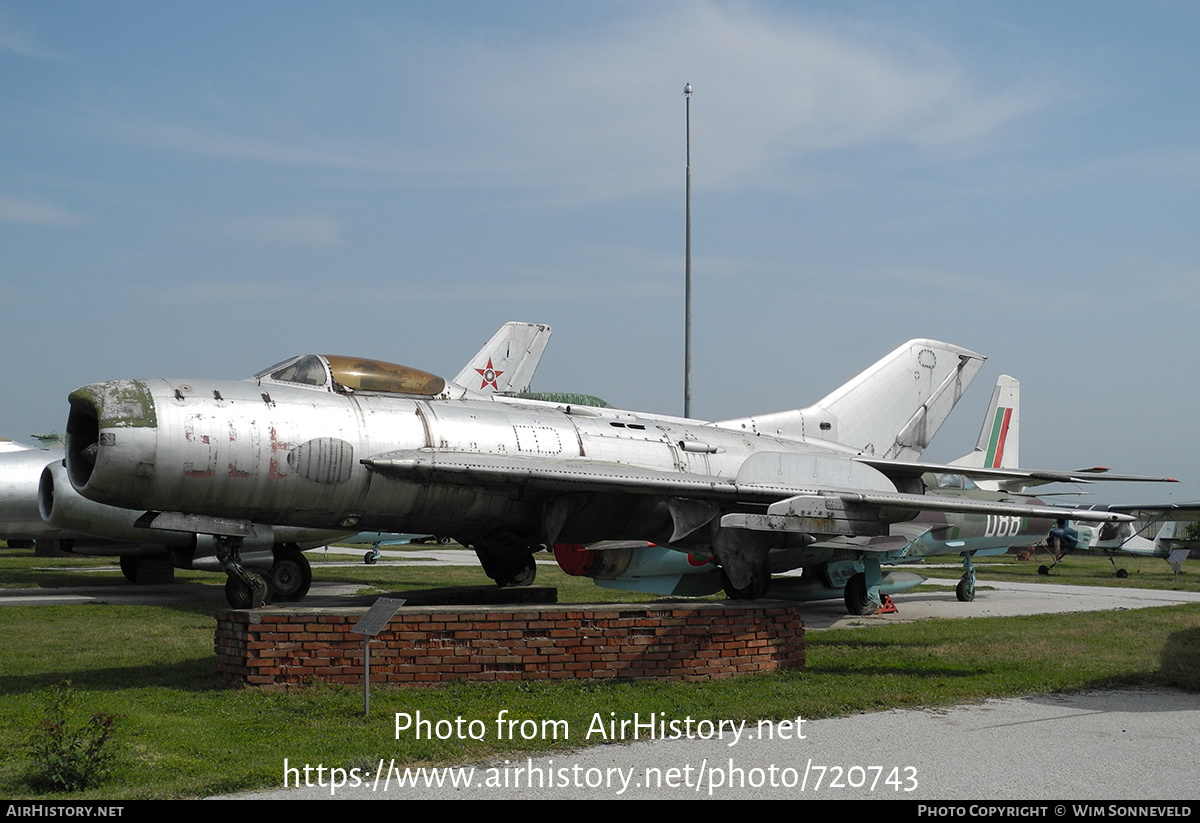 Aircraft Photo of 506 | Mikoyan-Gurevich MiG-19P | Bulgaria - Air Force | AirHistory.net #720743