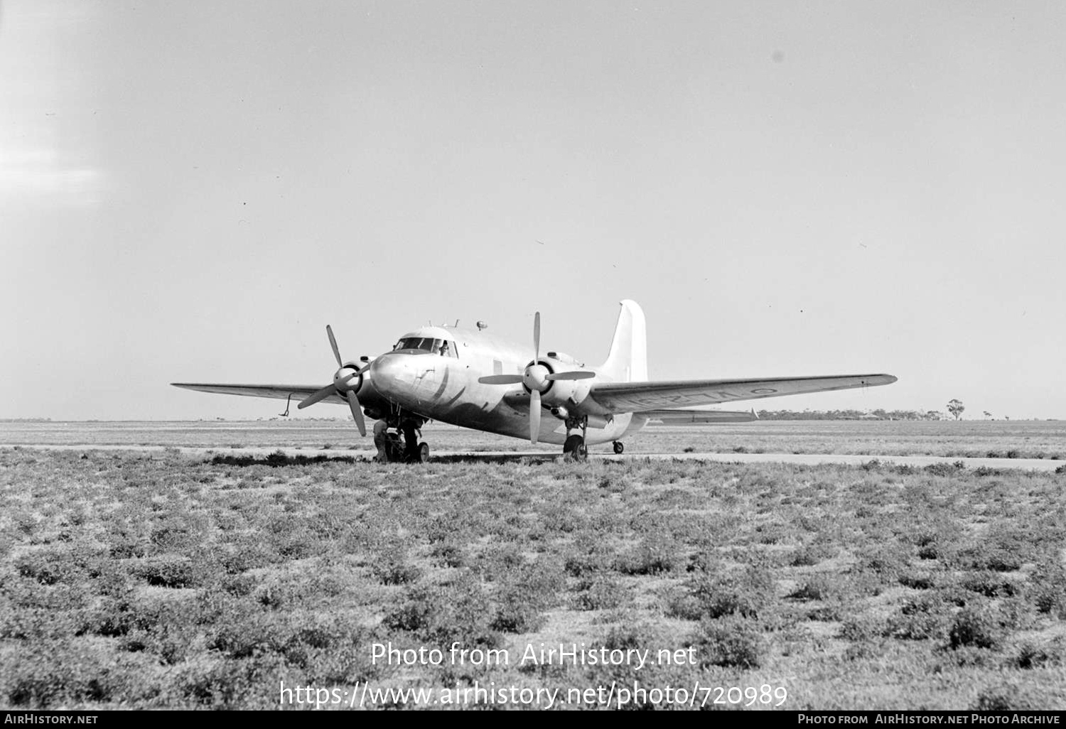 Aircraft Photo of VL321 | Vickers 621 Viking C2 | Australia - Air Force | AirHistory.net #720989