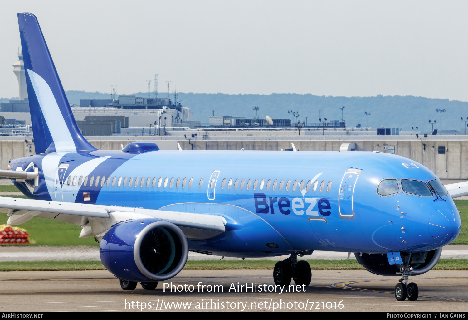 Aircraft Photo of N219BZ | Airbus A220-300 (BD-500-1A11) | Breeze Airways | AirHistory.net #721016