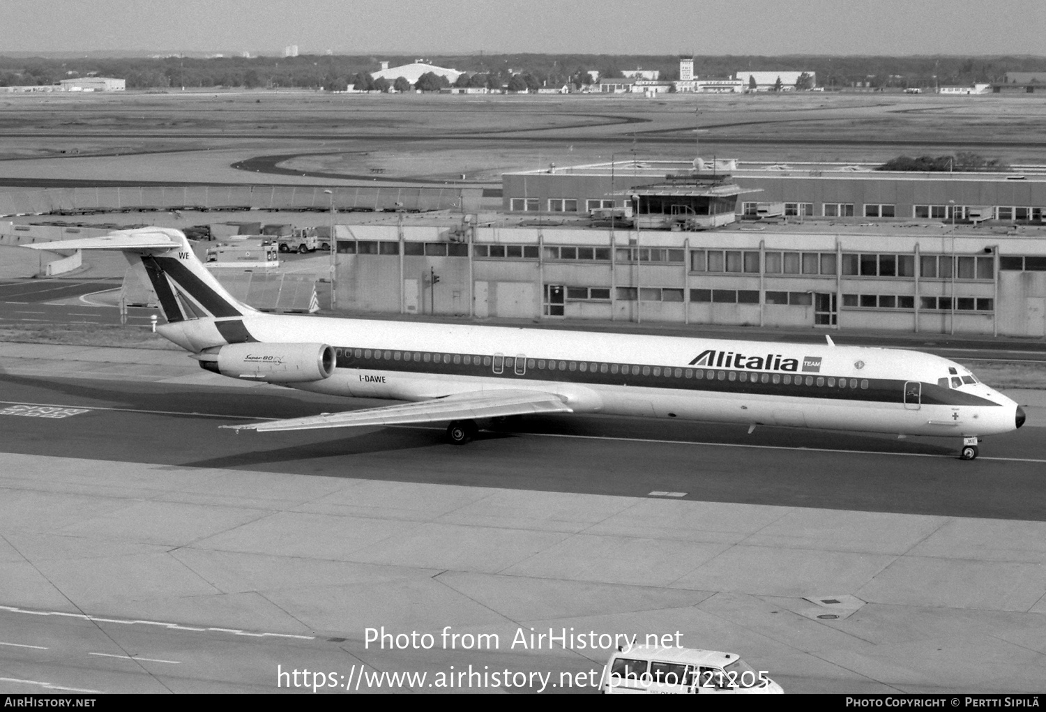 Aircraft Photo of I-DAWE | McDonnell Douglas MD-82 (DC-9-82) | Alitalia | AirHistory.net #721205