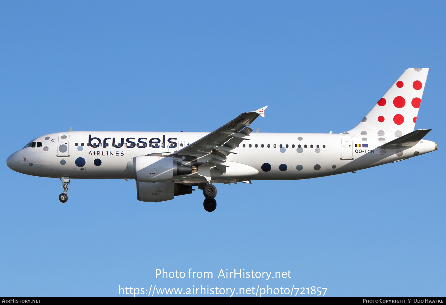 Aircraft Photo of OO-TCH | Airbus A320-214 | Brussels Airlines | AirHistory.net #721857